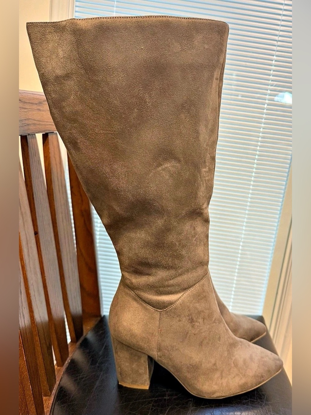 Torrid Taylor Knee High Block Heel Boots Taupe Tan Pointed Toe 9W